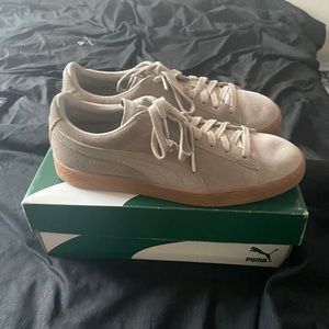 Suede Pumas